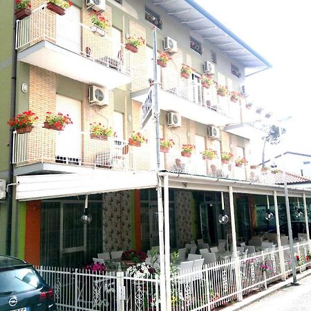 Hotel Simon Rimini Buitenkant foto