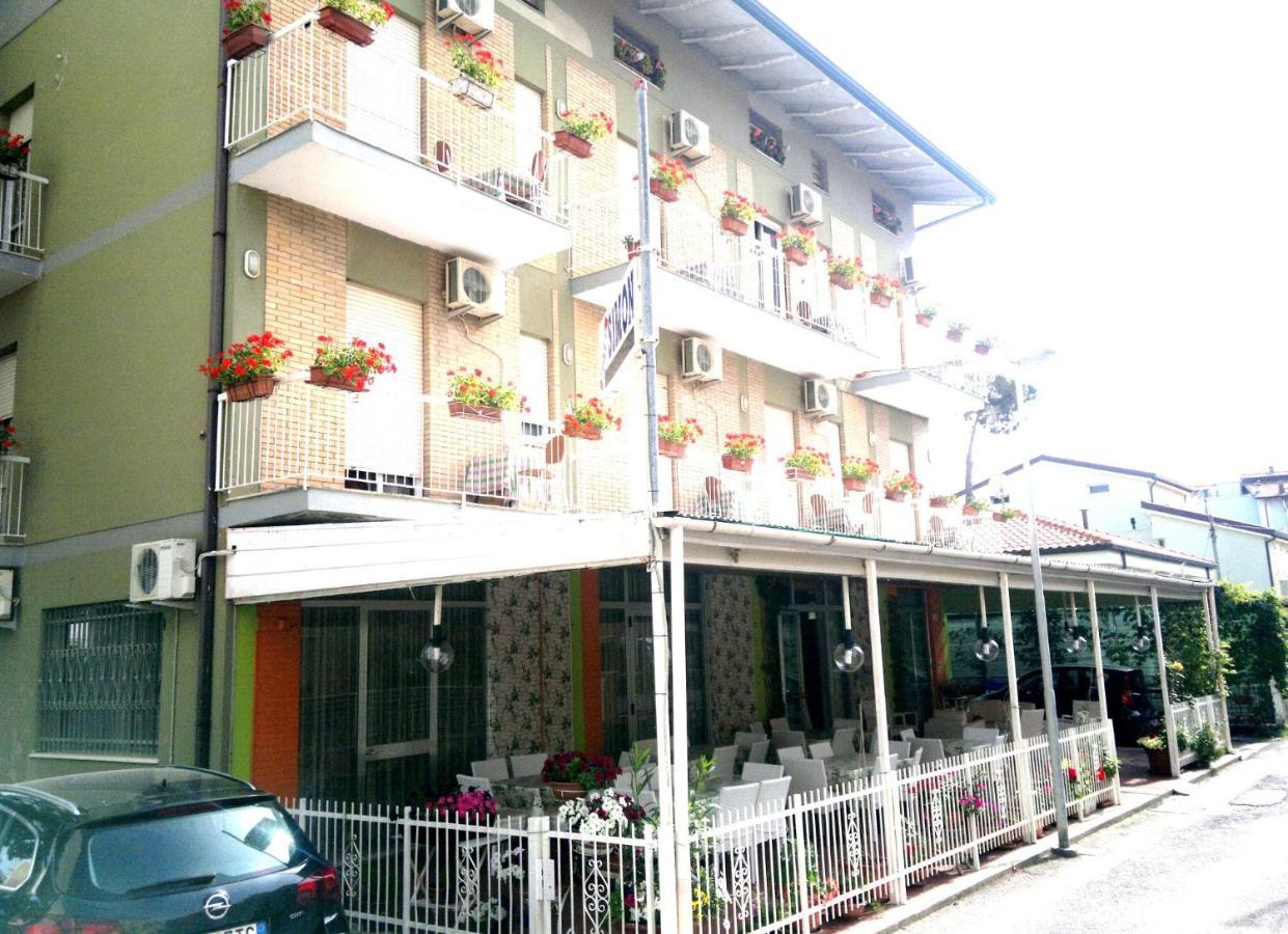 Hotel Simon Rimini Buitenkant foto