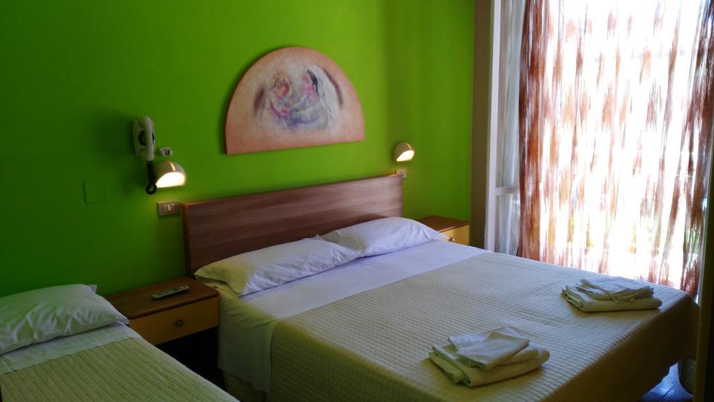 Hotel Simon Rimini Buitenkant foto