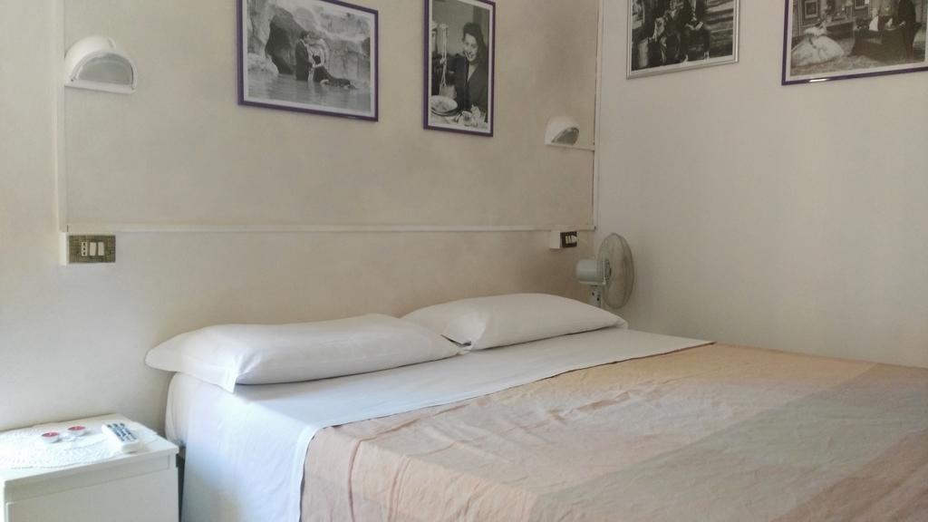 Hotel Simon Rimini Buitenkant foto