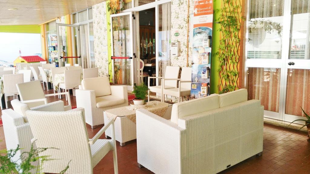Hotel Simon Rimini Buitenkant foto