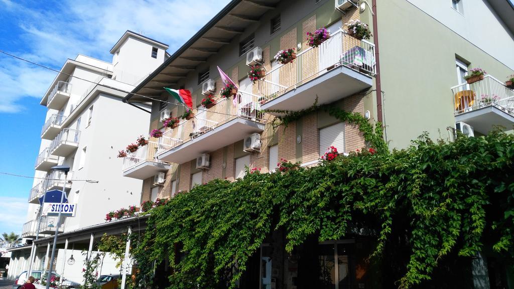 Hotel Simon Rimini Buitenkant foto