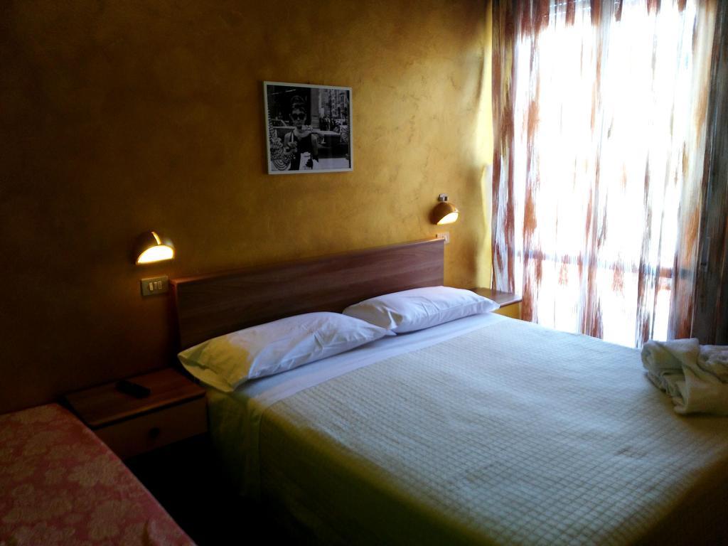Hotel Simon Rimini Buitenkant foto