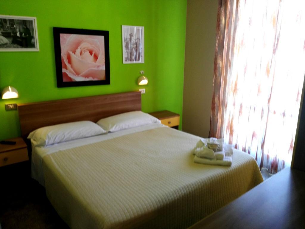 Hotel Simon Rimini Buitenkant foto