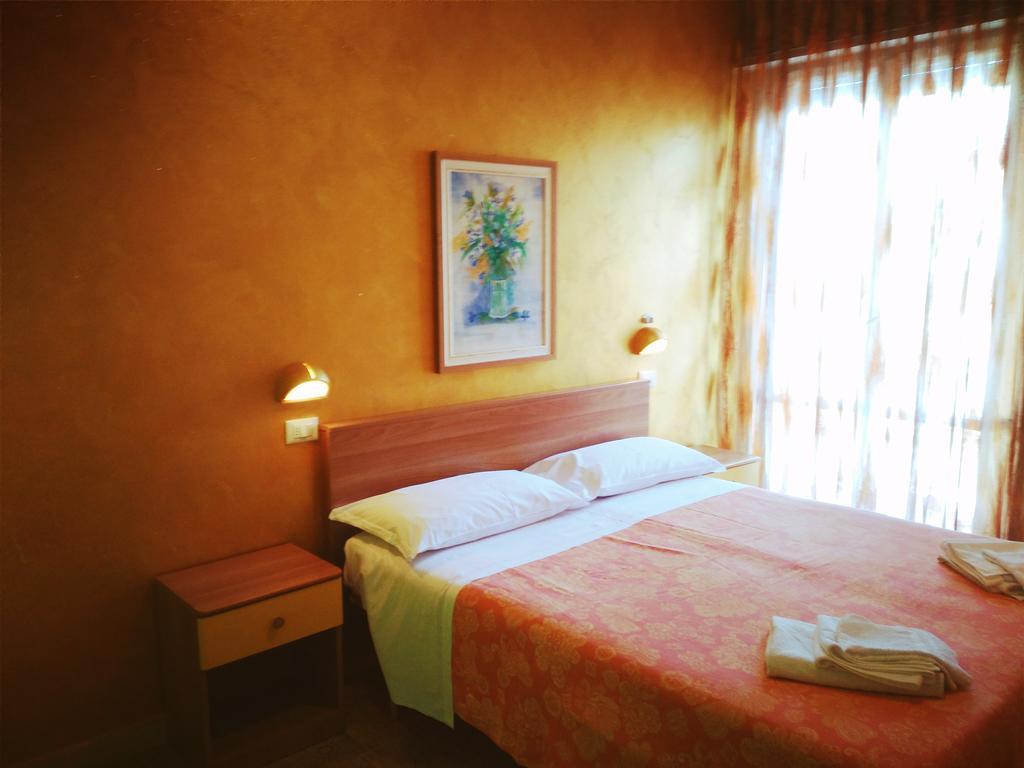Hotel Simon Rimini Buitenkant foto