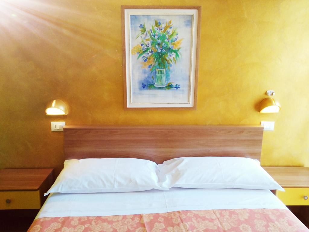 Hotel Simon Rimini Buitenkant foto
