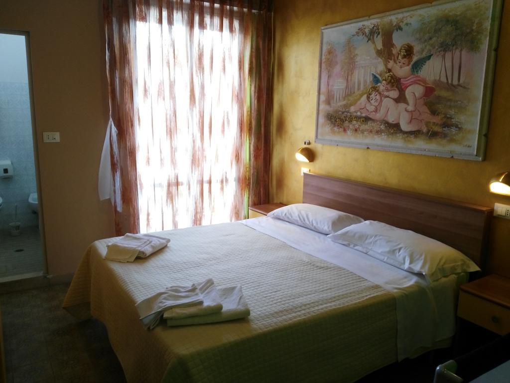Hotel Simon Rimini Buitenkant foto