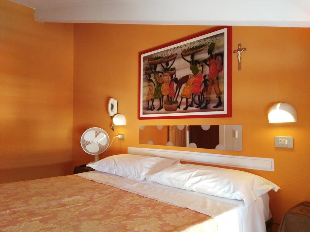 Hotel Simon Rimini Buitenkant foto