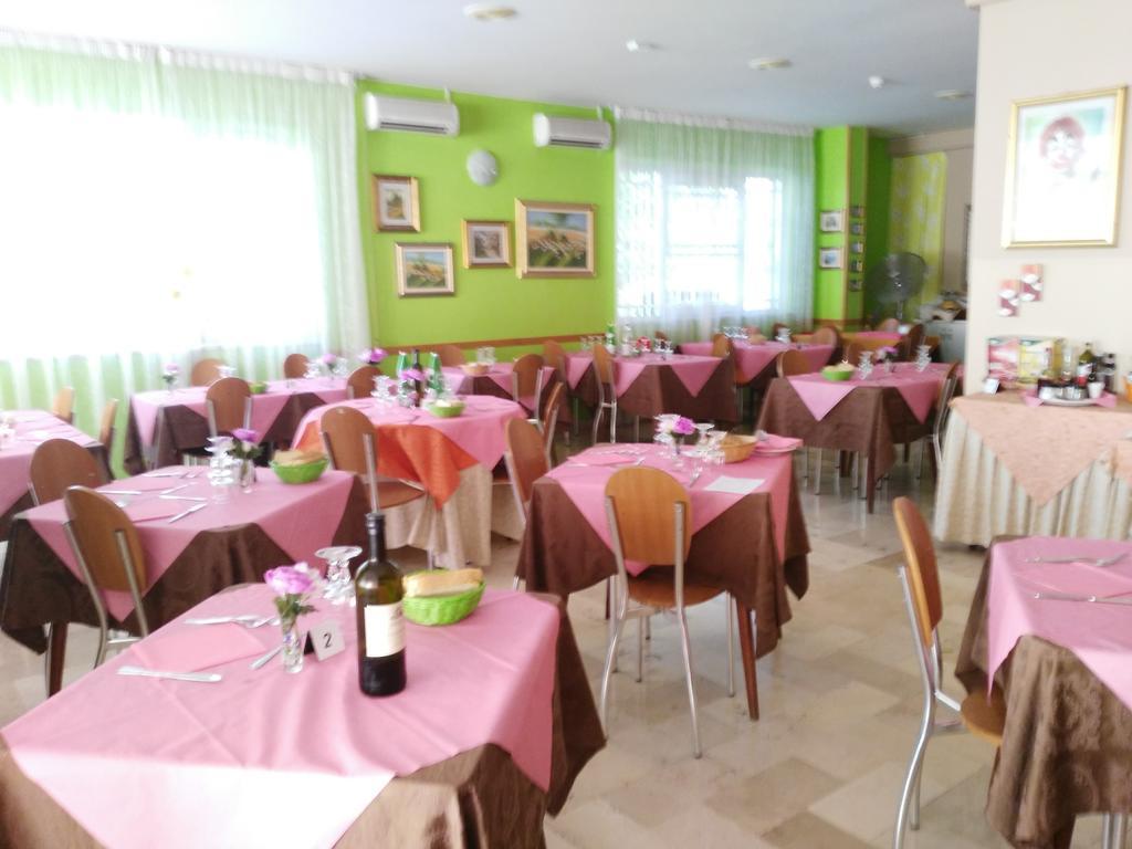Hotel Simon Rimini Buitenkant foto