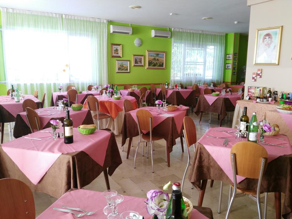 Hotel Simon Rimini Buitenkant foto