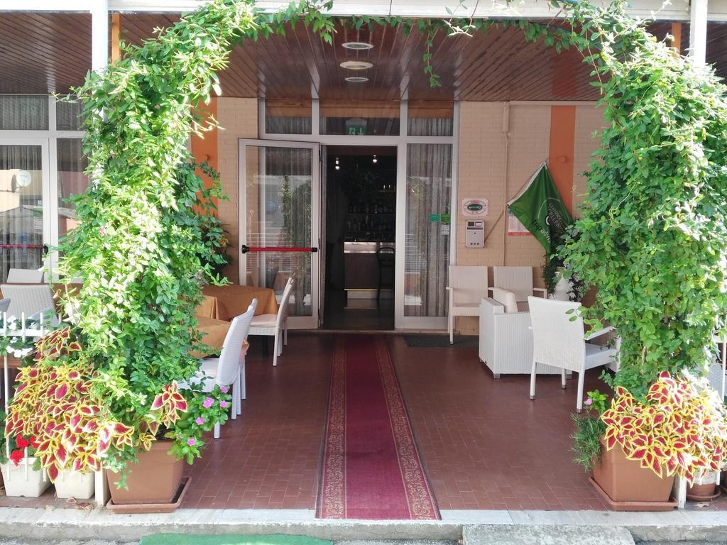 Hotel Simon Rimini Buitenkant foto