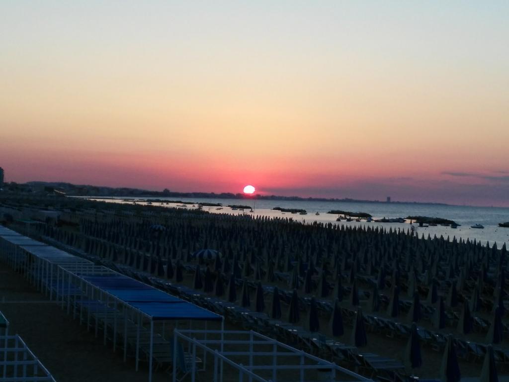 Hotel Simon Rimini Buitenkant foto