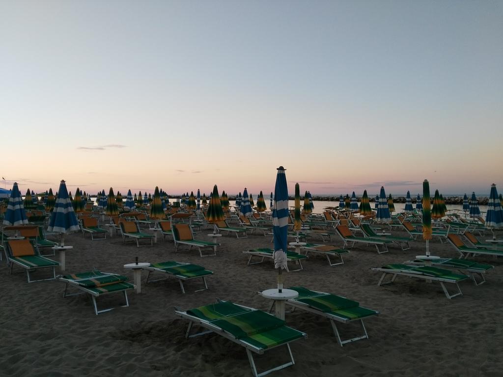 Hotel Simon Rimini Buitenkant foto