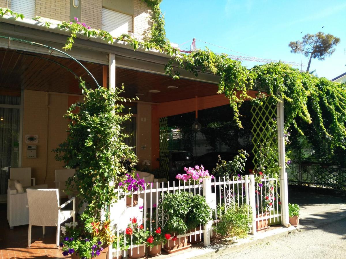 Hotel Simon Rimini Buitenkant foto