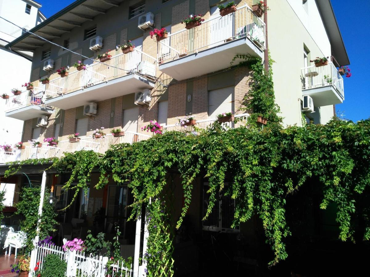 Hotel Simon Rimini Buitenkant foto