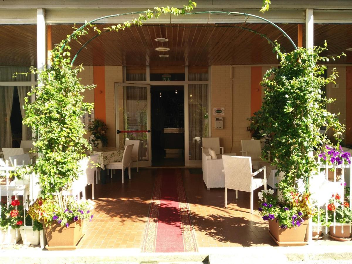 Hotel Simon Rimini Buitenkant foto